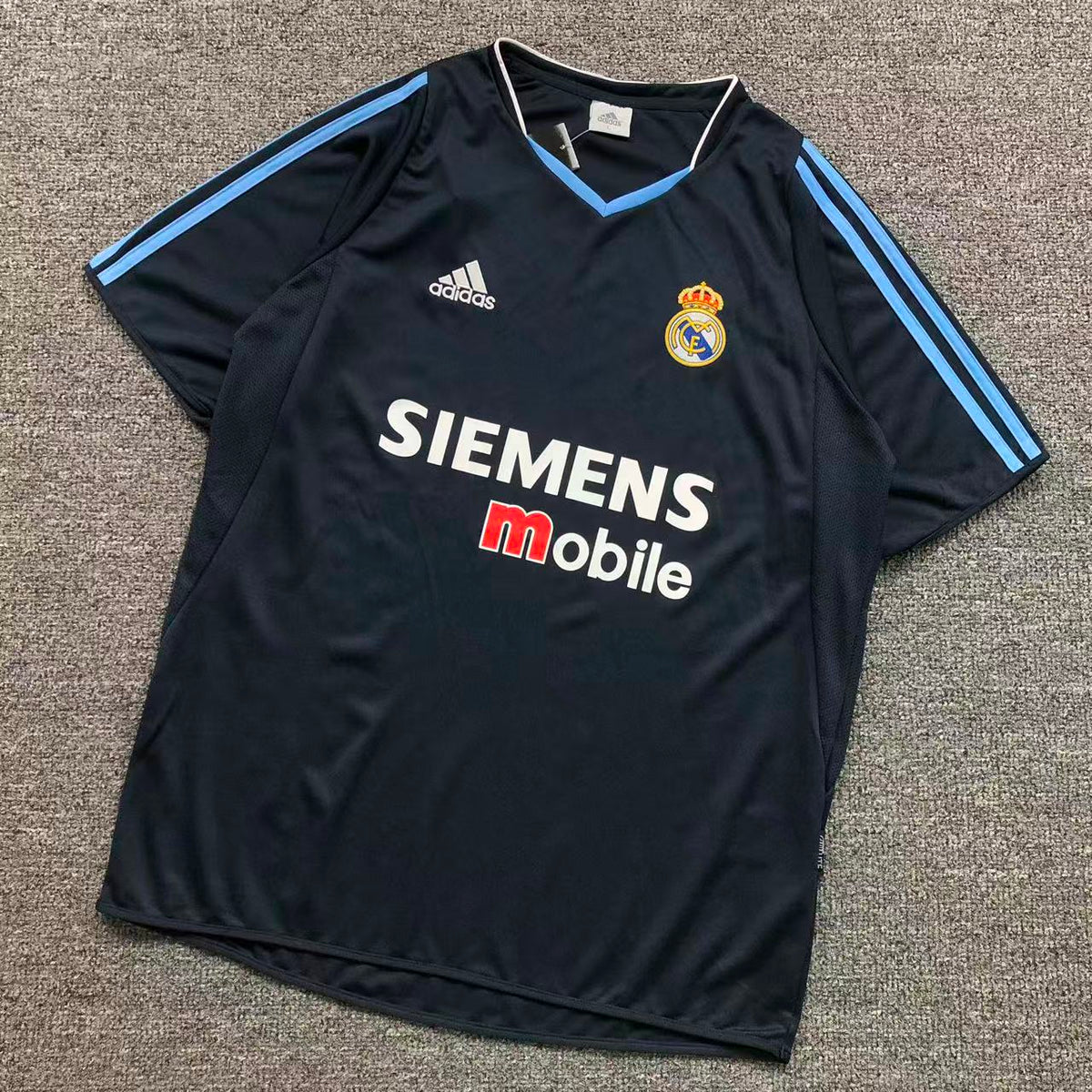 FC Real Madrid Retro Jersey 2003/2004 Away